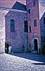 006 - Spottrup - Il castello - Stefy e Miky in un cortile interno