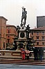 011 - Bologna - Stefano e Valentina alla fontana di Nettuno