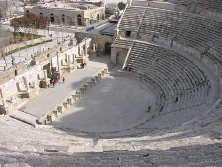 11 - Teatro romano