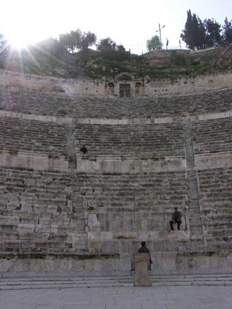 13 - Teatro romano