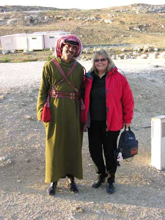 39 - Jerash - Michela con la guardia